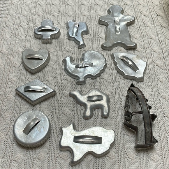 11 VTG cookie cutters. Tin. Holiday, everyday and playing cards. - Picture 1 of 8